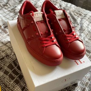 Valentino rockstud lace up sneakers 👟👟👟size 37